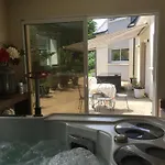 Les Jardins D Isaac Rue De La Musardiere Bed & Breakfast