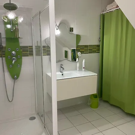 فندق مبيت وإفطار Les Jardins D Isaac Rue De La Musardiere لو مان
