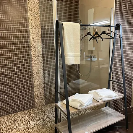 Les Jardins D Isaac Rue De La Musardiere B&B 르망