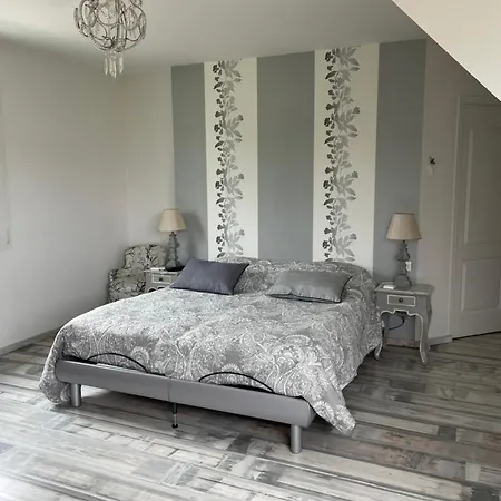 فندق مبيت وإفطار Les Jardins D Isaac Rue De La Musardiere لو مان