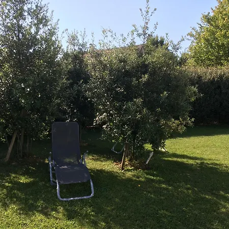 Les Jardins D Isaac Rue De La Musardiere Bed & Breakfast Le Mans