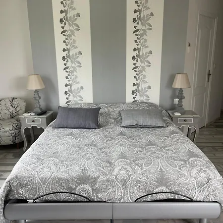 Bed & Breakfast Les Jardins D Isaac Rue De La Musardiere *
