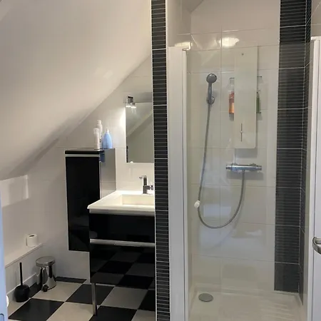 B&B Les Jardins D Isaac Rue De La Musardiere 르망