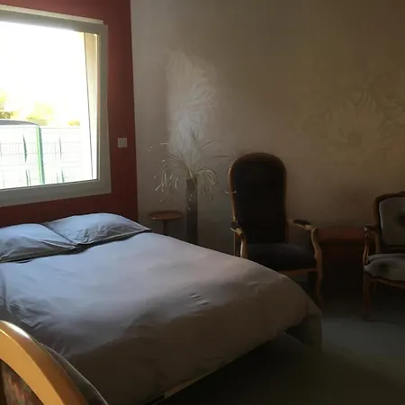 فندق مبيت وإفطار Les Jardins D Isaac Rue De La Musardiere لو مان