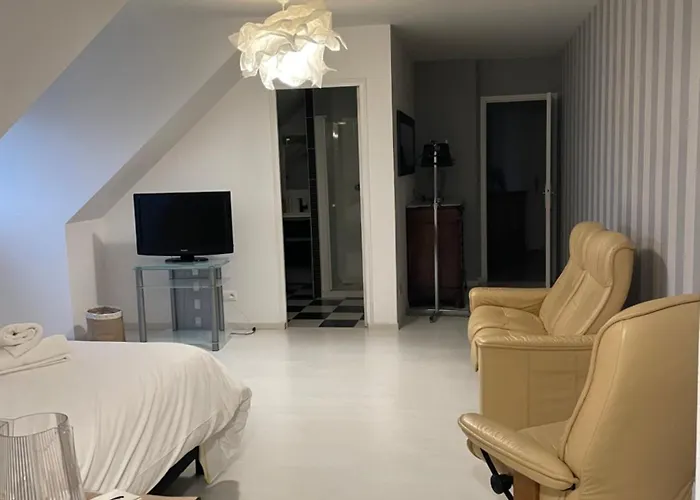 Les Jardins D Isaac Rue De La Musardiere Bed and breakfast *