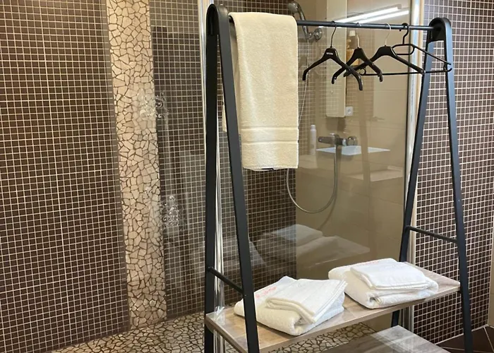 Les Jardins D Isaac Rue De La Musardiere Bed and breakfast Le Mans