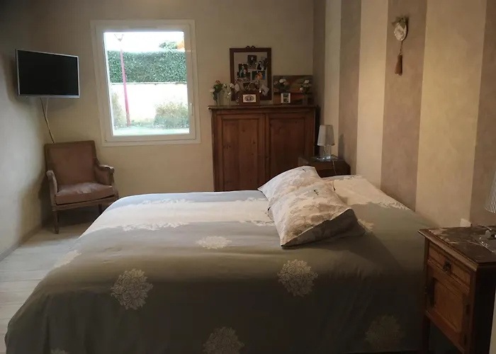 Couette-café Les Jardins D Isaac Rue De La Musardière Le Mans