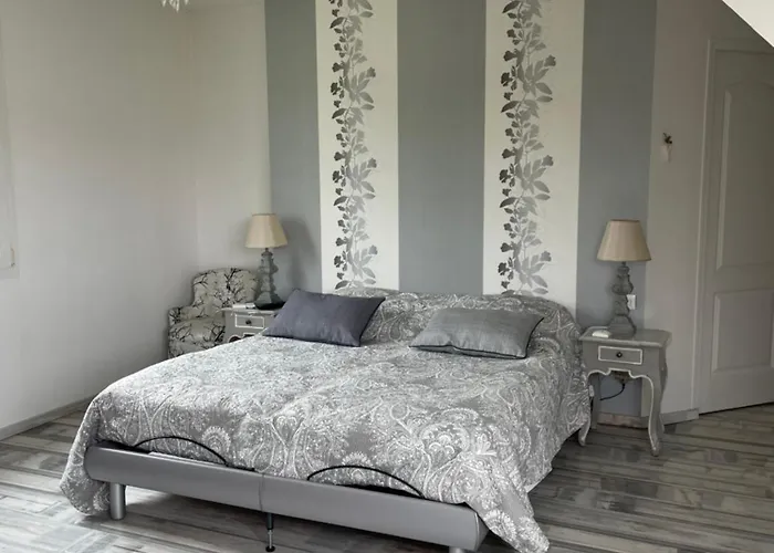 Bed and breakfast Les Jardins D Isaac Rue De La Musardiere Le Mans