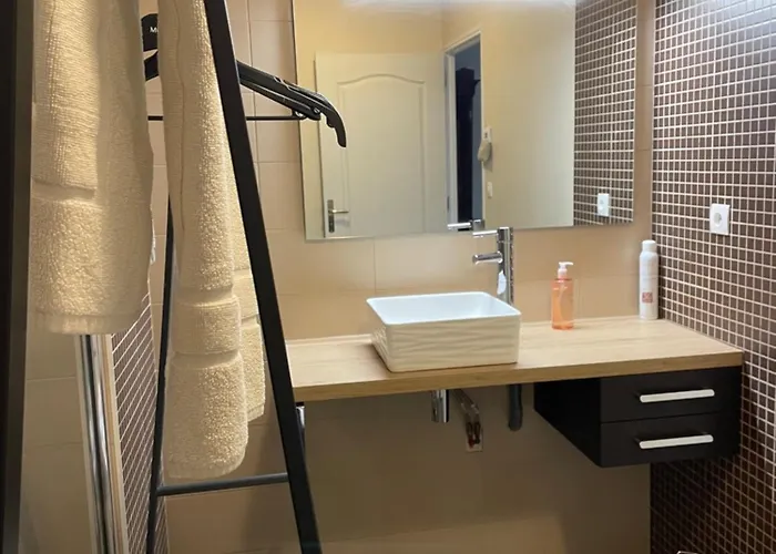 Couette-café Les Jardins D Isaac Rue De La Musardière