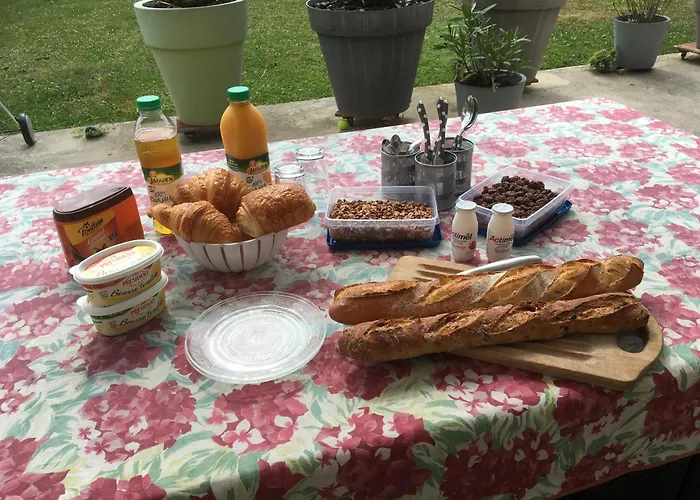 Couette-café Les Jardins D Isaac Rue De La Musardière Le Mans