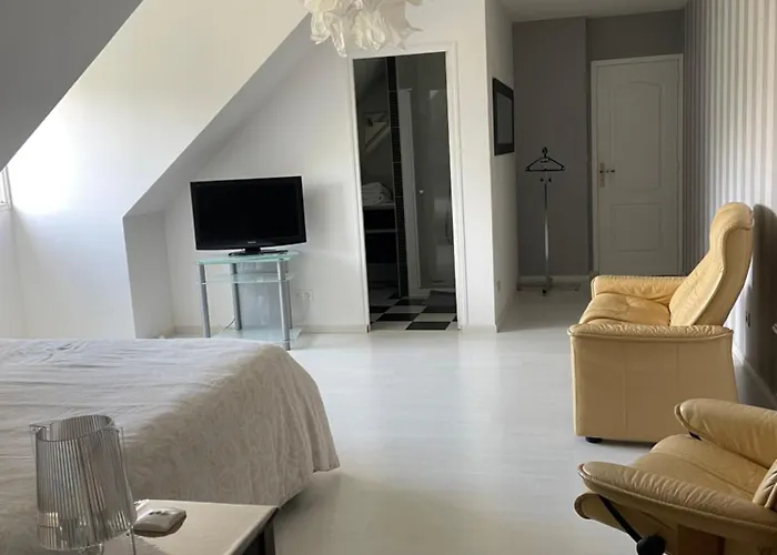 Les Jardins D Isaac Rue De La Musardière Le Mans