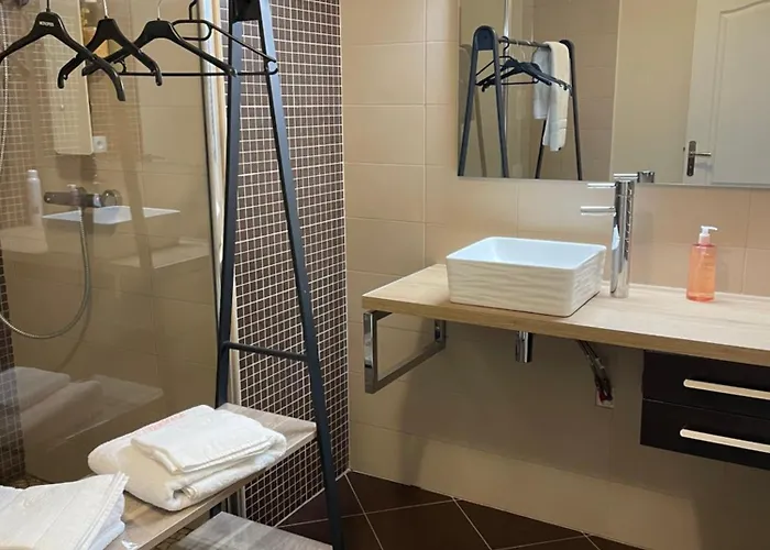 Les Jardins D Isaac Rue De La Musardiere Bed and breakfast